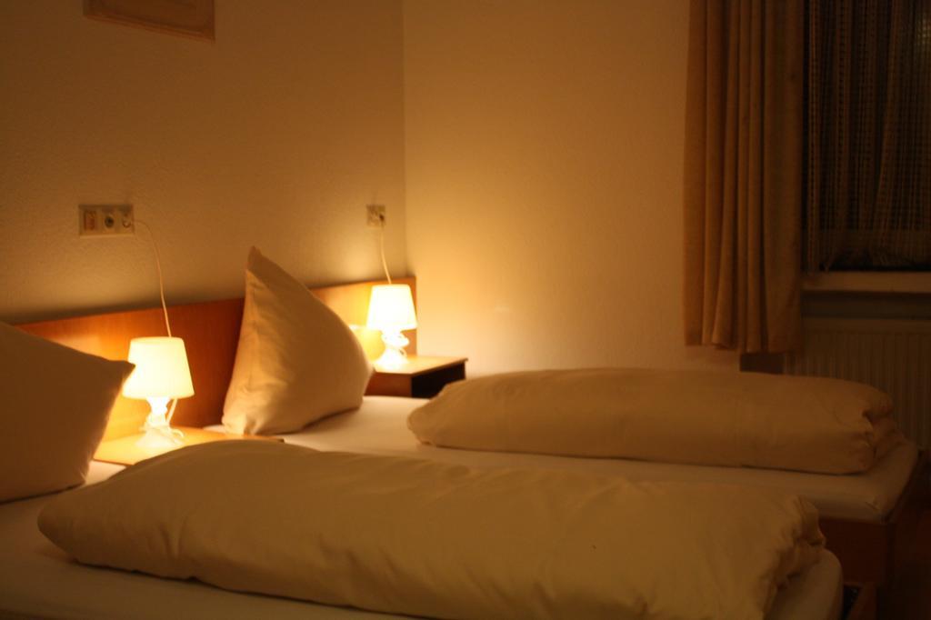 Hotel Funk Bietigheim-Bissingen Quarto foto