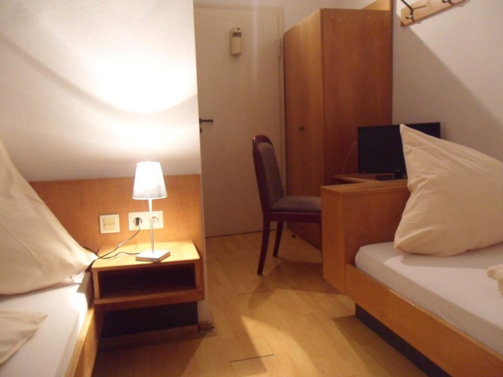 Hotel Funk Bietigheim-Bissingen Quarto foto