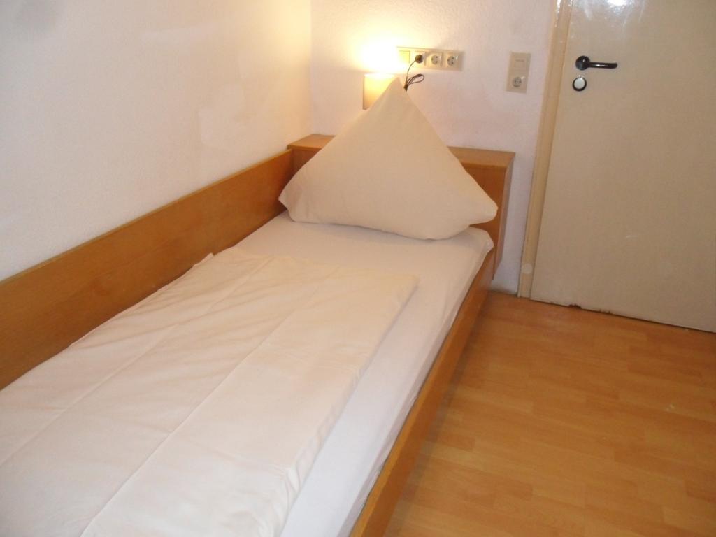 Hotel Funk Bietigheim-Bissingen Quarto foto